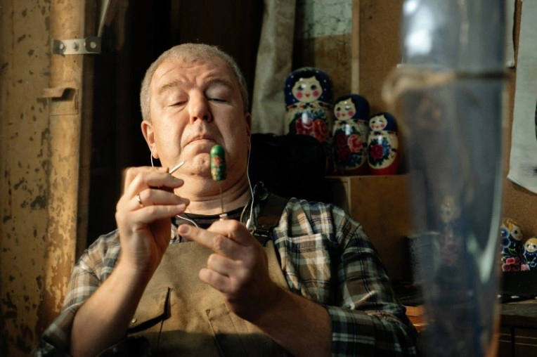 Александр Робак в сериале «Мистер Ноготь»