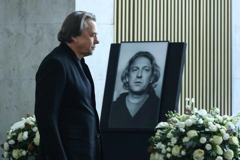 В Москве простились с легендой ТВ Александром Олейниковым В Москве простились с легендой ТВ Александром Олейниковым