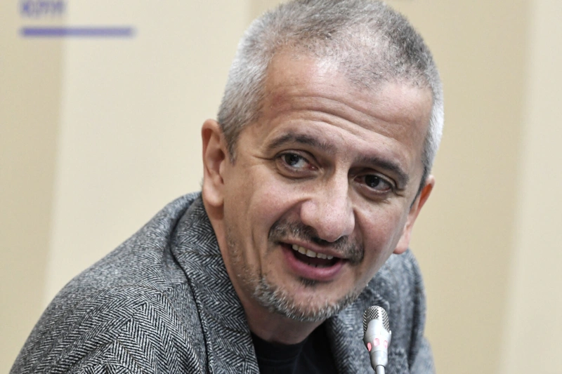 Богомолов ответил на требование МХАТовцев снять его с должности ректора