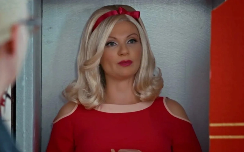 Анна Ардова в образе жены-робота