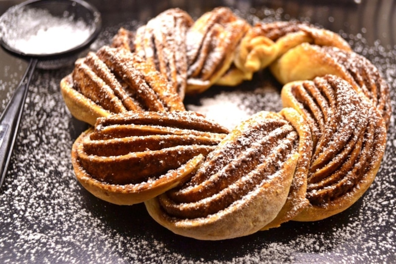 Рождественский венок: корица и тесто