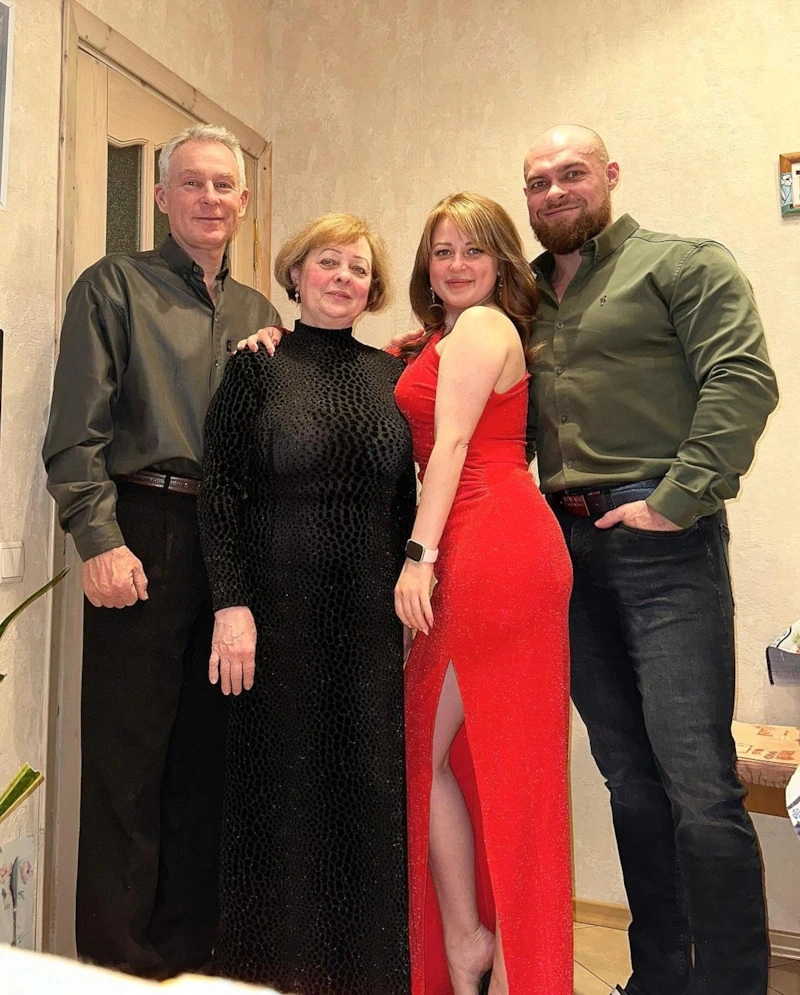 Артем Ясницкий с семьей