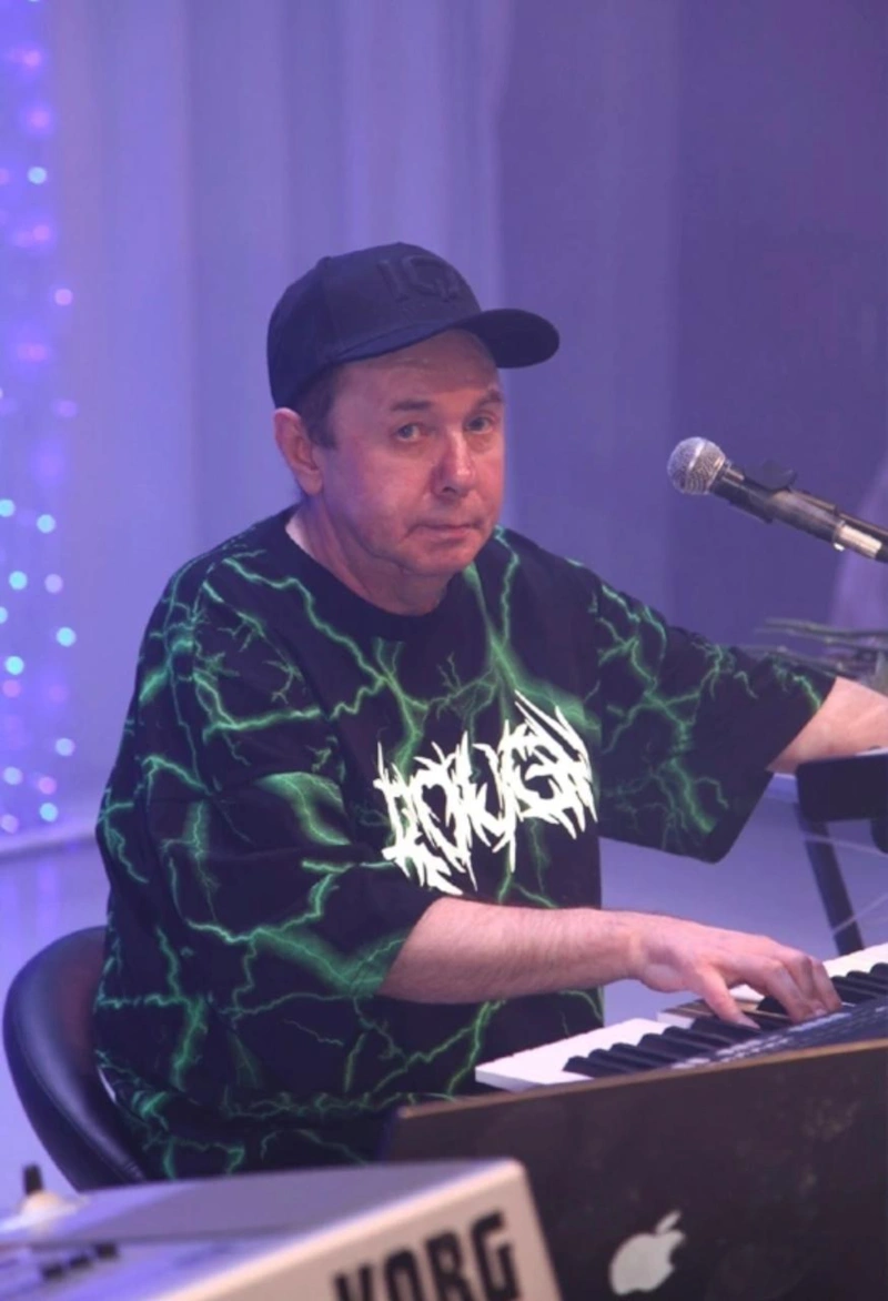 Основатель группы «Чернила для 5-го класса» Сергей Кузнецов Основатель группы «Чернила для 5-го класса» Сергей Кузнецов