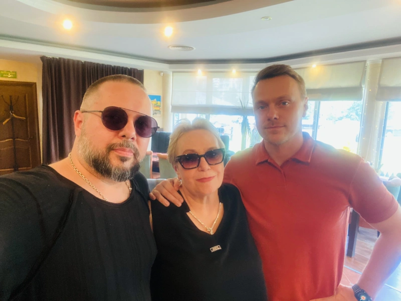 Родион Галюченко с матерью и братом Григорием Родион Галюченко с матерью и братом Григорием