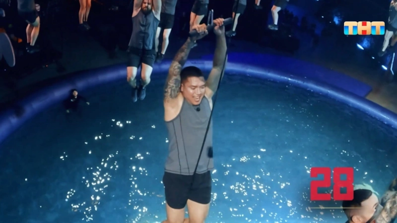 Ян Хуат в шоу «Титаны»