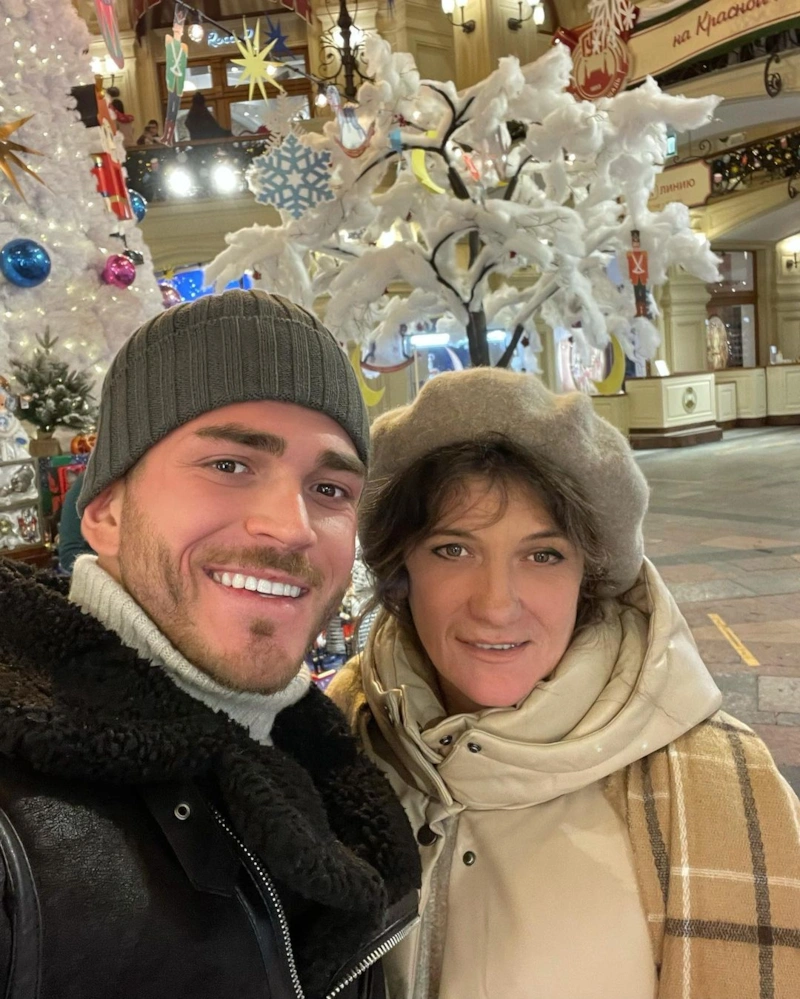 Роман Капаклы с мамой