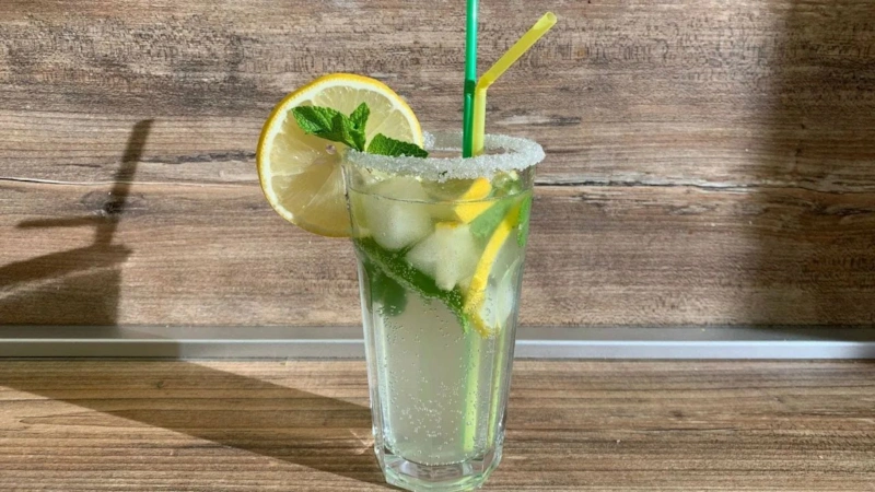 Безалкогольный коктейль: соки и травы