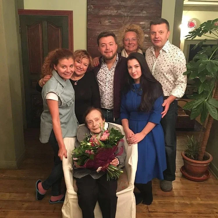 Леонид Парфенов с семьей