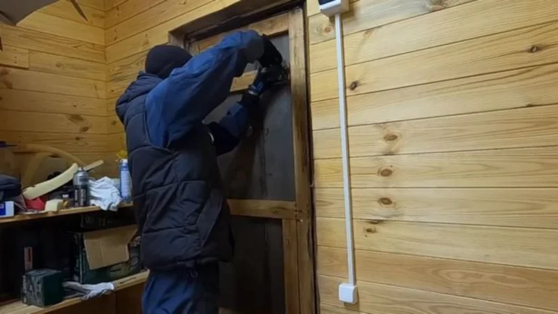Баня теряет тепло через потолок, щели, двери и открытую вентиляцию