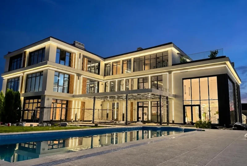 Поместье Джигана расположено под Красногорском в поселке Chateau Souverain с вертолетной площадкой