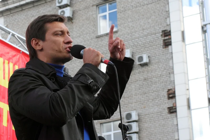Дмитрий Гудков на митинге