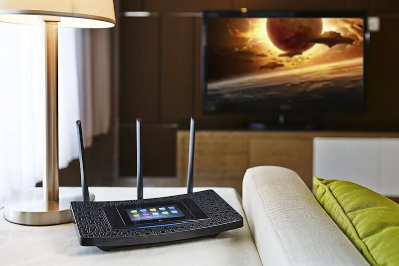 Wi-Fi-роутер лучше размещать подальше от кровати и рабочего стола, ближе к центру квартиры Wi-Fi-роутер лучше размещать подальше от кровати и рабочего стола, ближе к центру квартиры