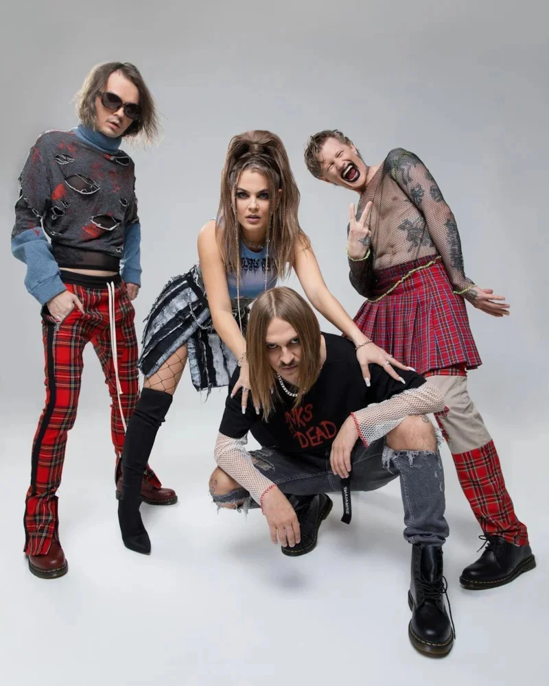 Антон Лиссов в составе Little Big Антон Лиссов в составе Little Big