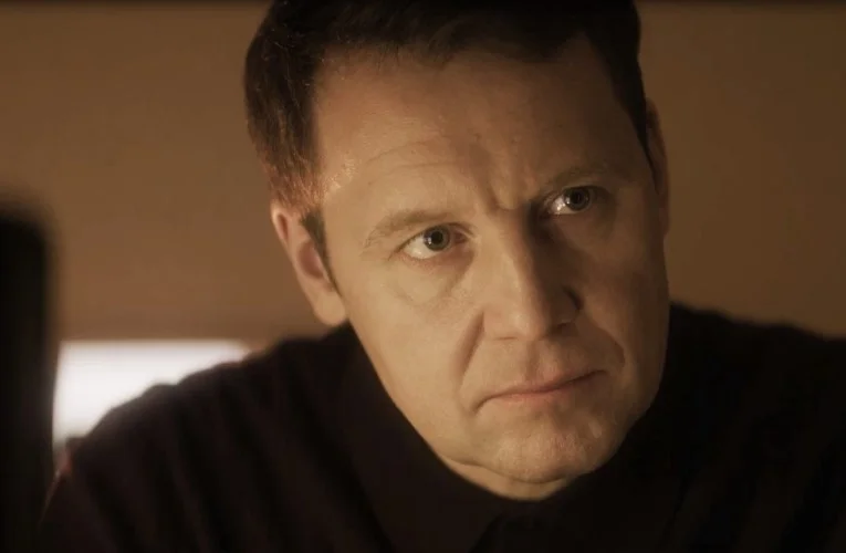 Сергей Масленников в сериале «Выход»