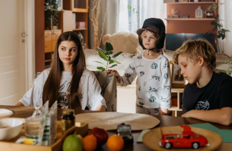 Кадр из сериала «Одни дома»