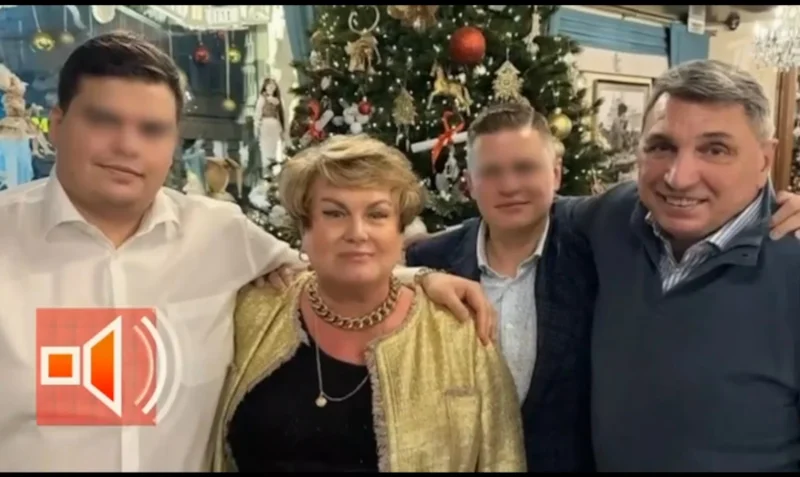 Юрий Алексеев с сыновьями и женой