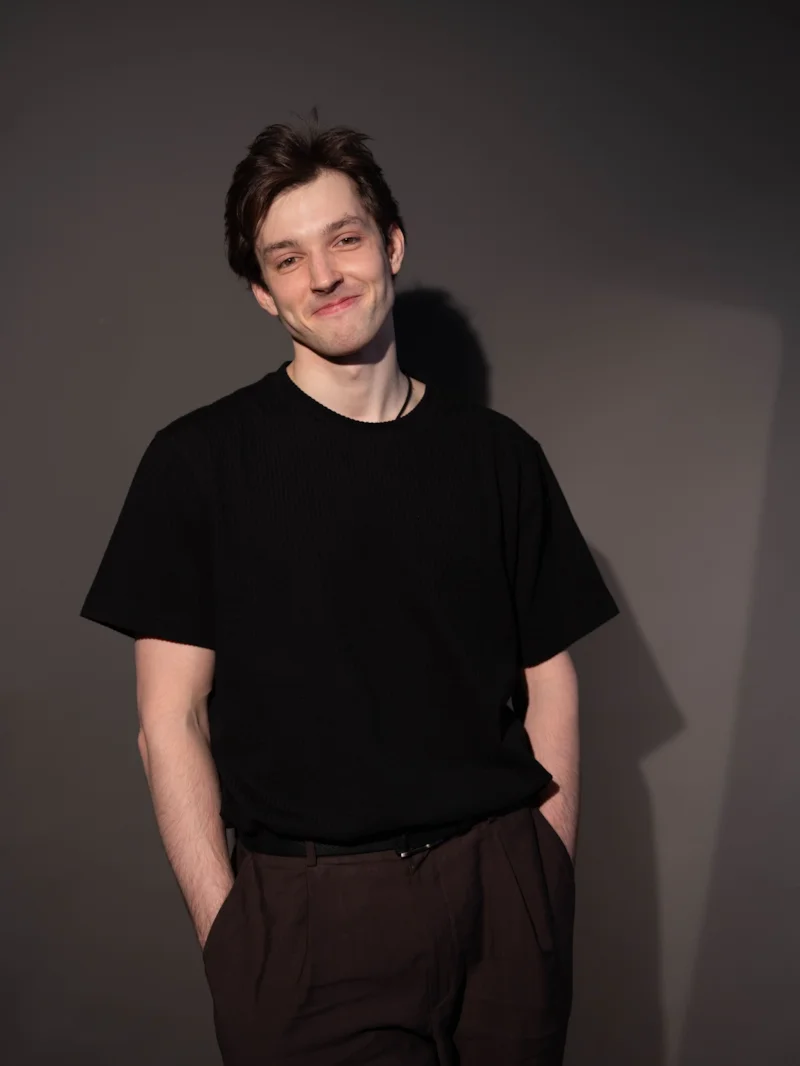 Актер театра «Ленком Марка Захарова» Игорь Андреев Актер театра «Ленком Марка Захарова» Игорь Андреев