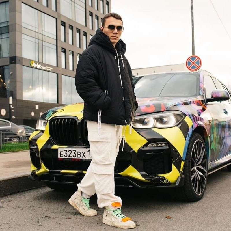 Артем Тарасов и его автомобиль