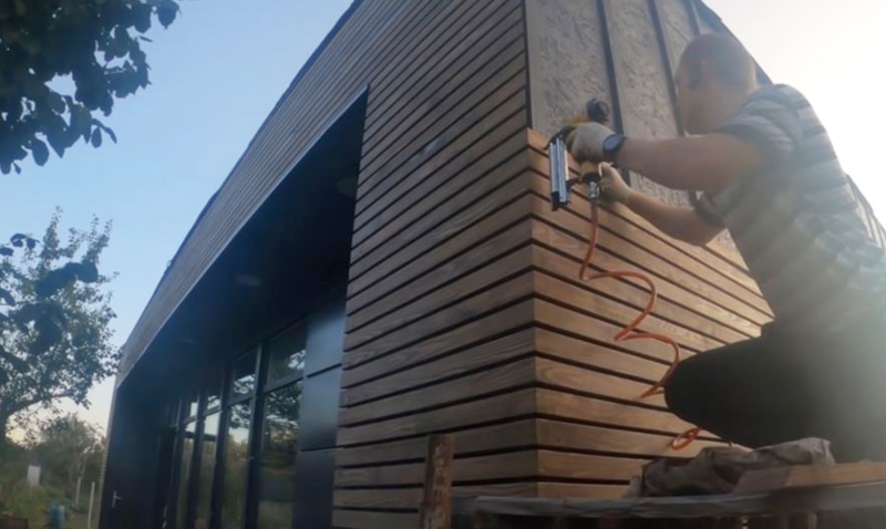 Отделка дома: реечный фасад из сосны