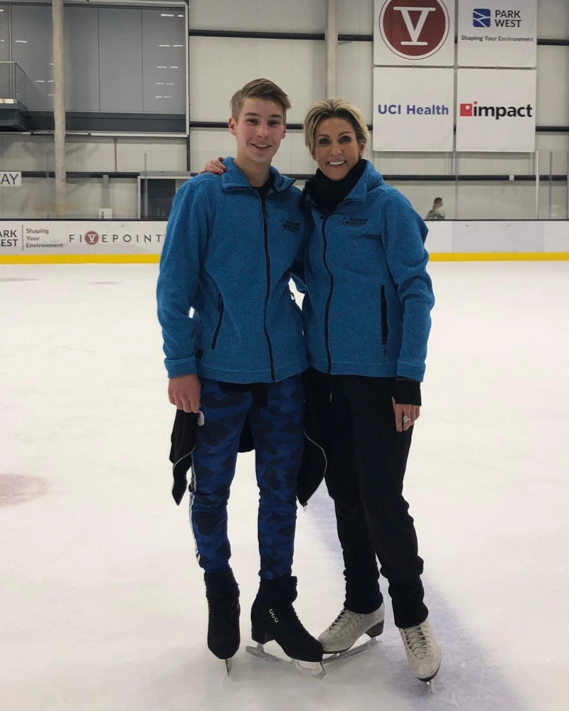 Американский фигурист Эндрю Торгашев с мамой Американский фигурист Эндрю Торгашев с мамой