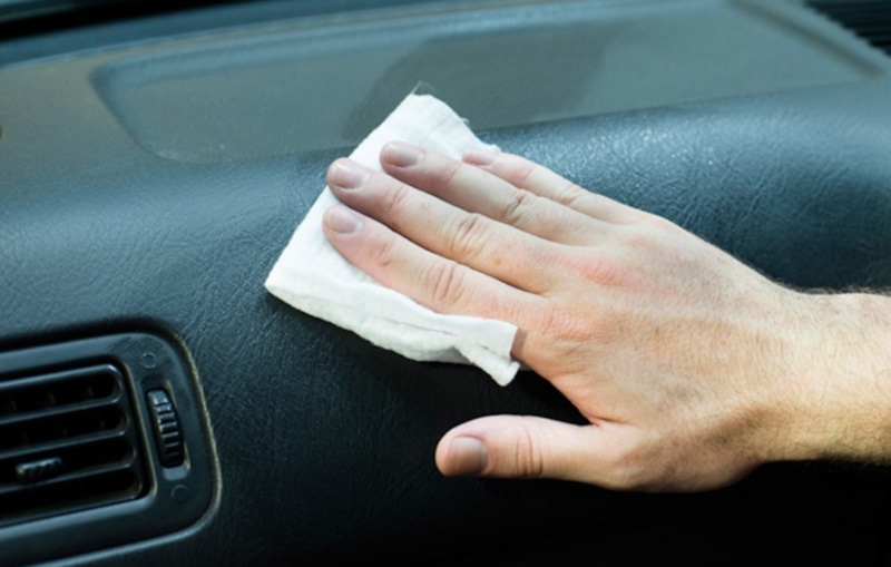 Чистка панели авто: мыло и блеск