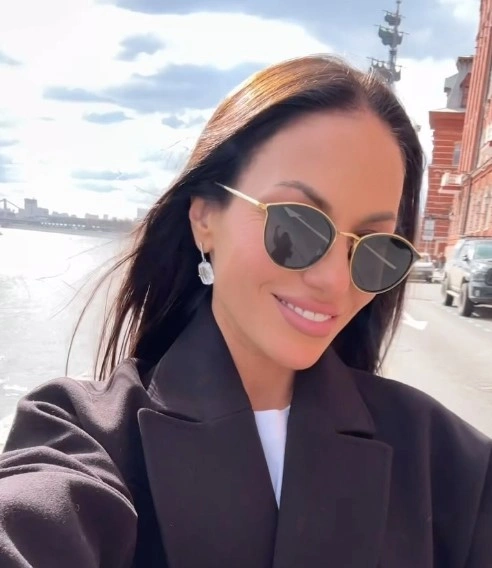 Любятинка в очках