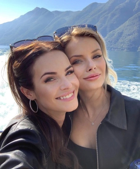 Анна Пескова с сестрой