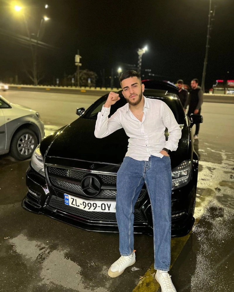 Блогер и Twitch-стример Ренатко