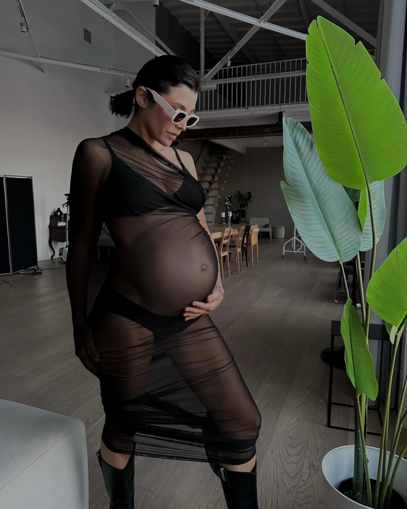 Беременная Алина Астровская