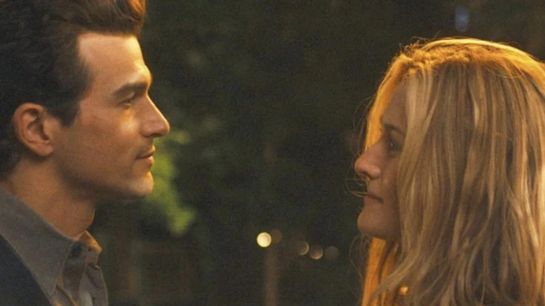 Сара Пиджон  в роли Кэролин Бессетт-Кеннеди в сериале «Американская история любви»