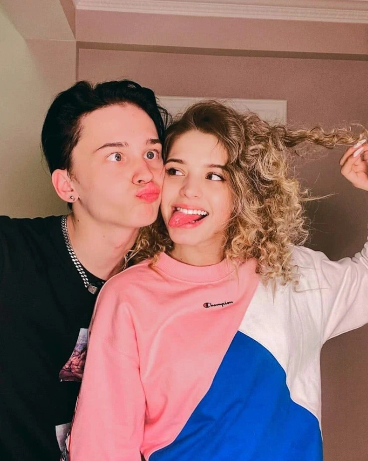 Юля Гаврилина и Даня Милохин Юля Гаврилина и Даня Милохин