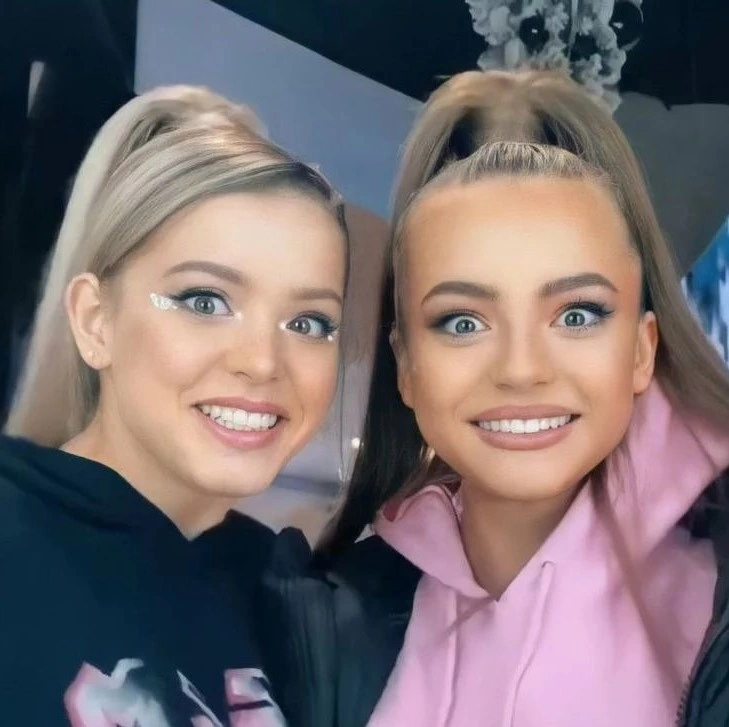 Юля Гаврилина и Валя Карнавал Юля Гаврилина и Валя Карнавал