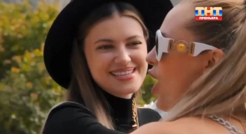 Дана Шторм в шоу «Влюбись, если сможешь» Дана Шторм в шоу «Влюбись, если сможешь»