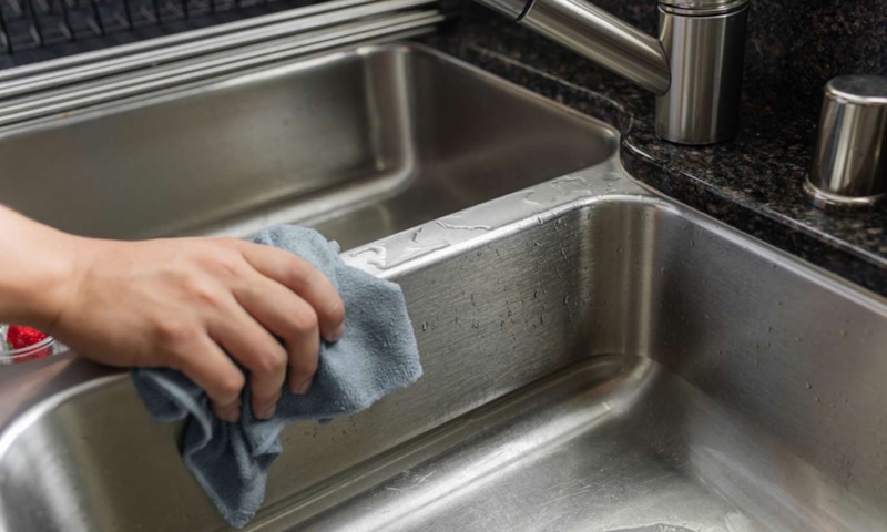Чистая нержавейка на кухне: блеск без разводов