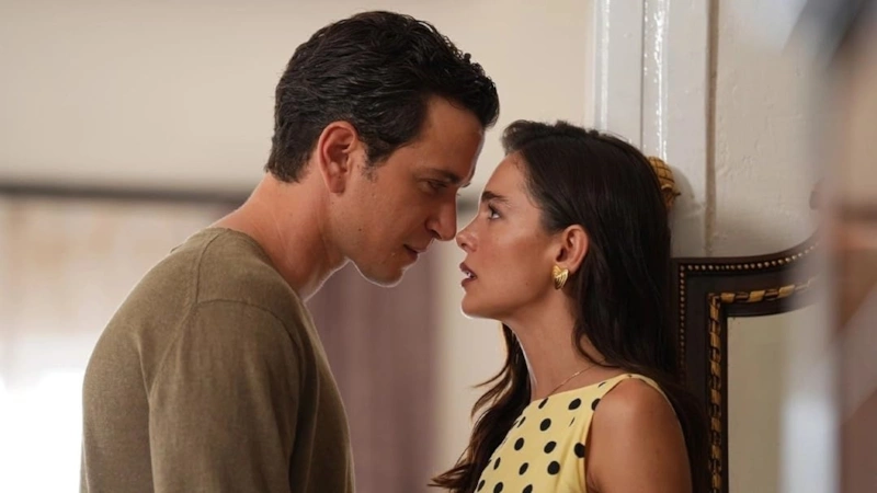 Селахаттин Пашалы и Берил Позам в мелодраме «Зависть»