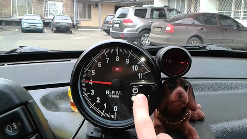 Зимний запуск: стрелка тахометра