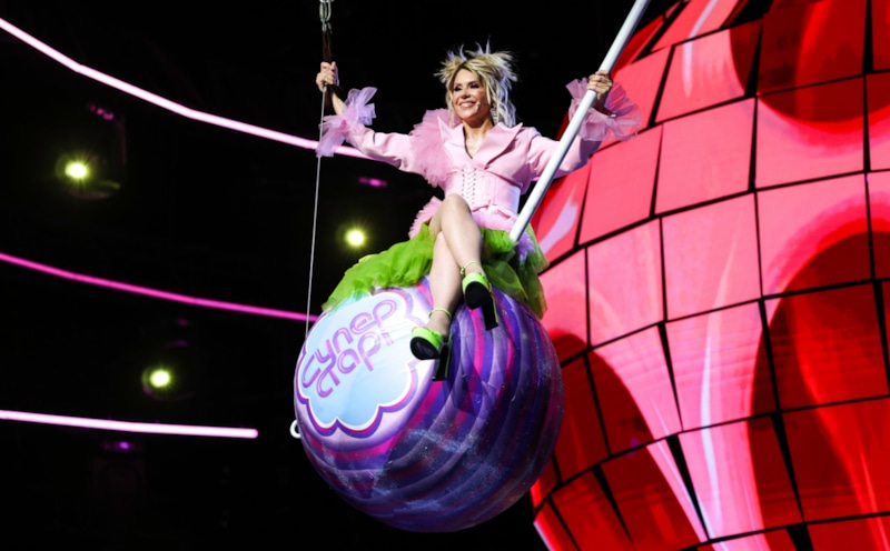 Тема третьего выпуска «Суперстар! Битва сезонов» — «Танцуют все»