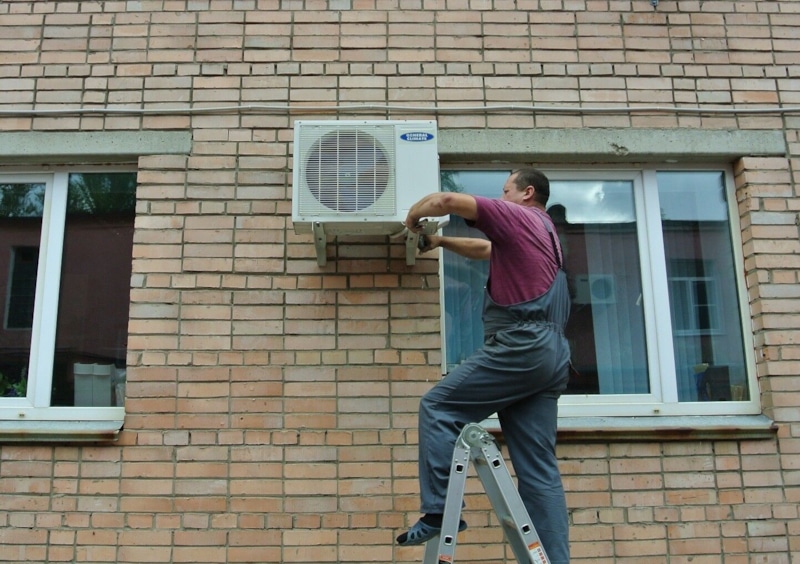 Балкон и фасад дома: спорная перепланировка