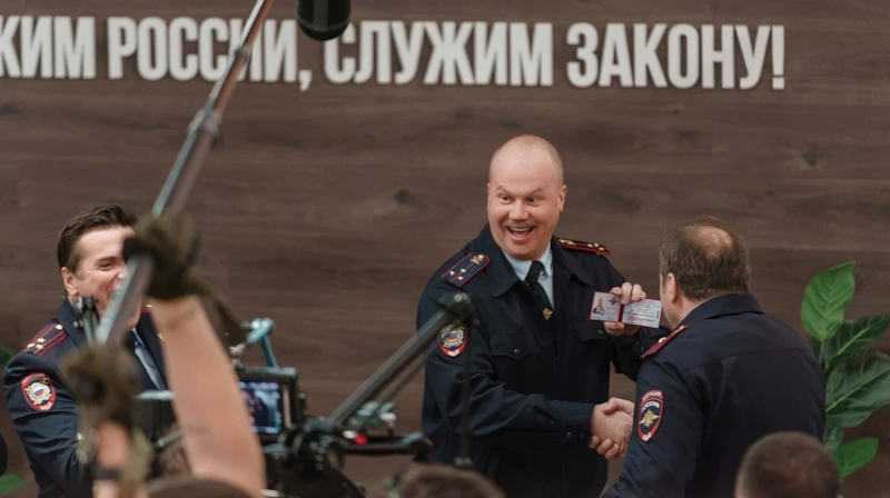 Андрей Пынзару на съемках сериала «Девушки с Макаровым» Андрей Пынзару на съемках сериала «Девушки с Макаровым»