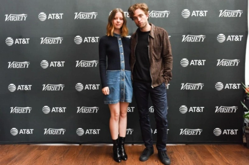 Миа Гот и Роберт Паттинсон