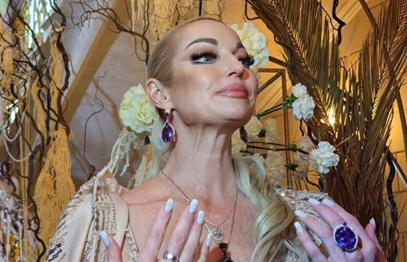 Анастасия Волочкова решила избавиться от болезненной косточки на ноге, но прогадала с клиникой