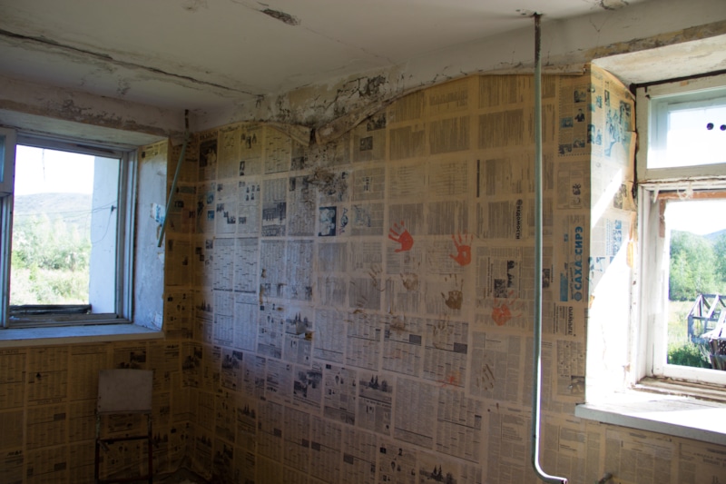 Газеты под обоями: советский ремонт стен