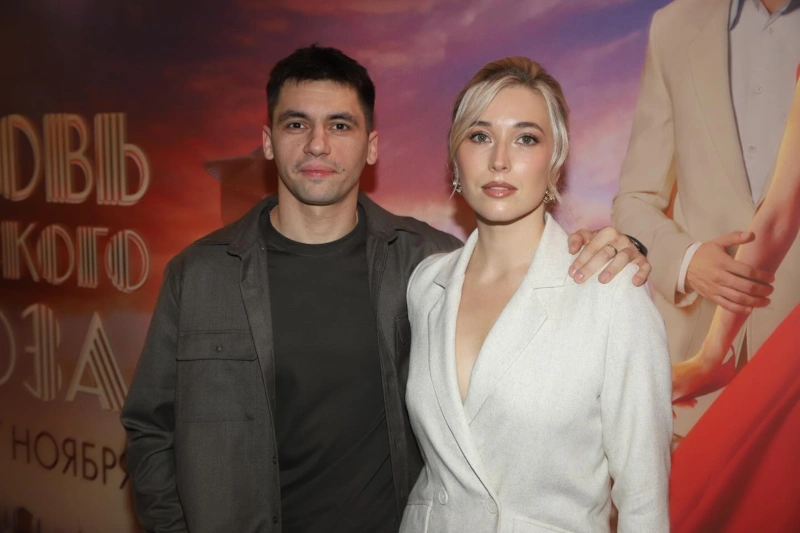 Антон Момот с женой