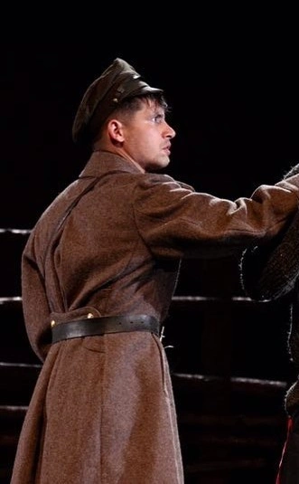 Антон Момот в спектакле «Тихий Дон»