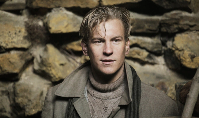 Никита Тезин в сериале «Молодая гвардия» Никита Тезин в сериале «Молодая гвардия»