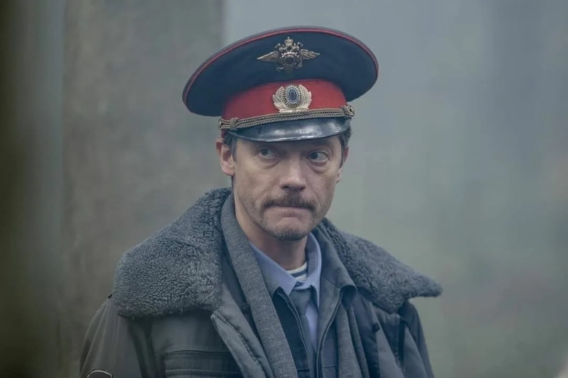 Александр Доронин в роли капитана Козлова в сериале «Топи»