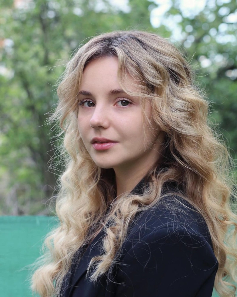 Блондинка Анастасия Обжигина Блондинка Анастасия Обжигина