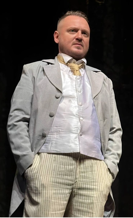 Актер театра «Вишневый сад» Денис Кравцов Актер театра «Вишневый сад» Денис Кравцов