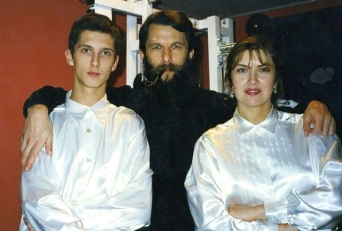 Ян Никольский с отцом и матерью Ян Никольский с отцом и матерью