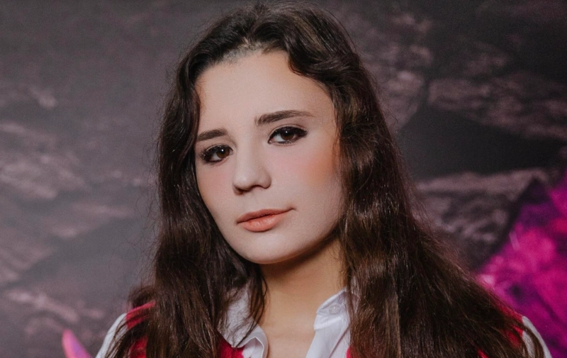 Младшая дочь Маши Распутиной, Мария Захарова, официально подтвердила свое участие в десятом сезоне шоу "Пацанки" Младшая дочь Маши Распутиной, Мария Захарова, официально подтвердила свое участие в десятом сезоне шоу "Пацанки"